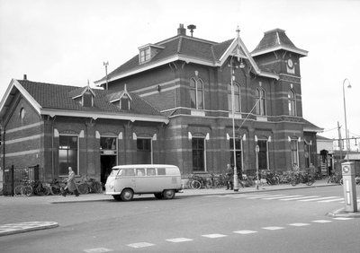 166795 Gezicht op het N.S.-station Almelo te Almelo.